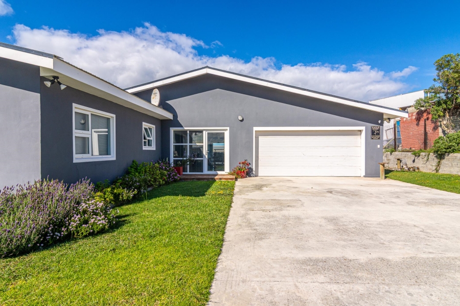 4 Bedroom Property for Sale in Pearly Beach Western Cape